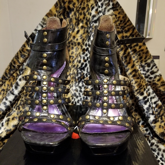 Shoes - Picture 4 of 5